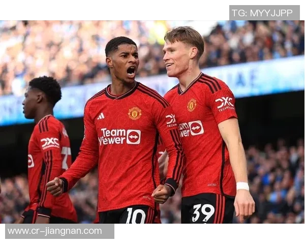 英超争冠白热化曼城曼联仅差3分枪手领跑群雄逐鹿局面引人关注