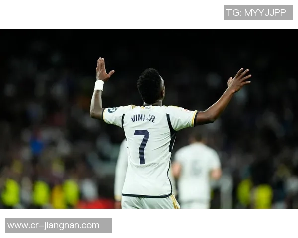 水晶宫追逐19岁荷兰新星斯米特面临曼联皇马强劲竞争